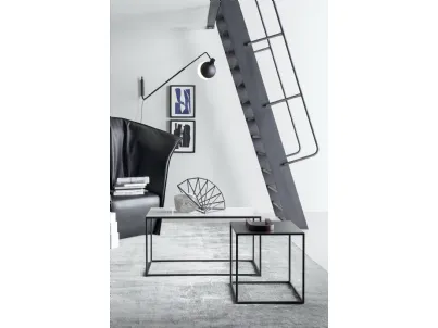 Tavolino Team con base in metallo e top disponibile in varie finiture di Novamobili