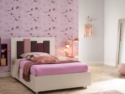 Letto ad una piazza e mezza in melaminico bianco e testiera originale con inserti in tessuto imbottito SC108 di Moretti Compact