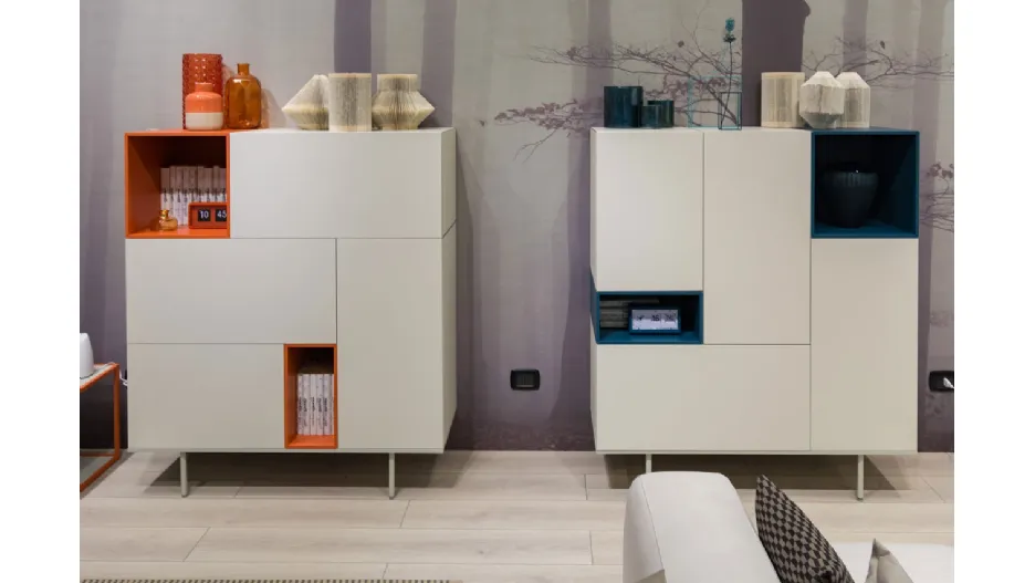 Madia Alta in laminato quarzo con wallbox in laccato opaco MC043 di Moretti Compact