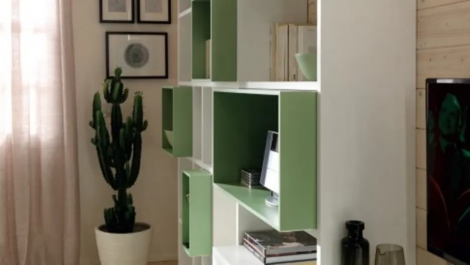 Parete attrezzata in laccato opaco Flora e nobilitato frassino bianco LV102 di Moretti Compact