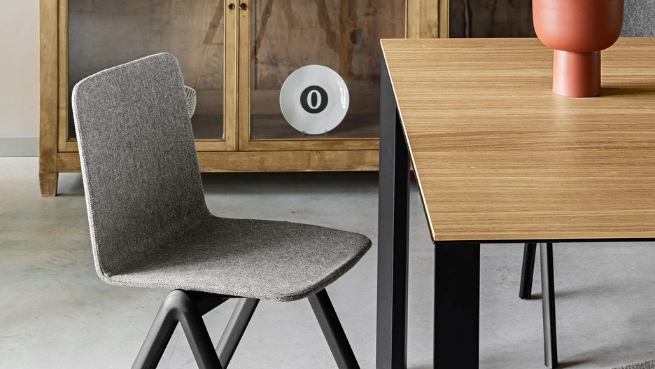 Sedia impilabile Stack Imbottita di Midj