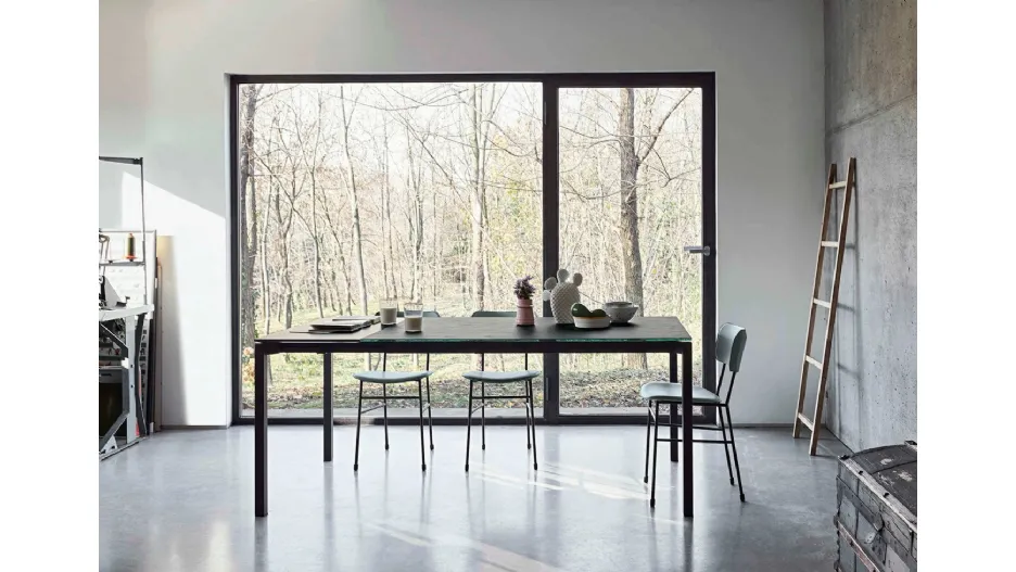 Tavolo Allungabile con piano in ceramica e struttura in metallo More di Midj